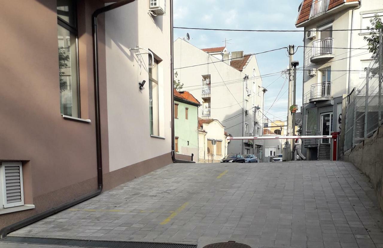 Promenada Apartmani Kruševac エクステリア 写真